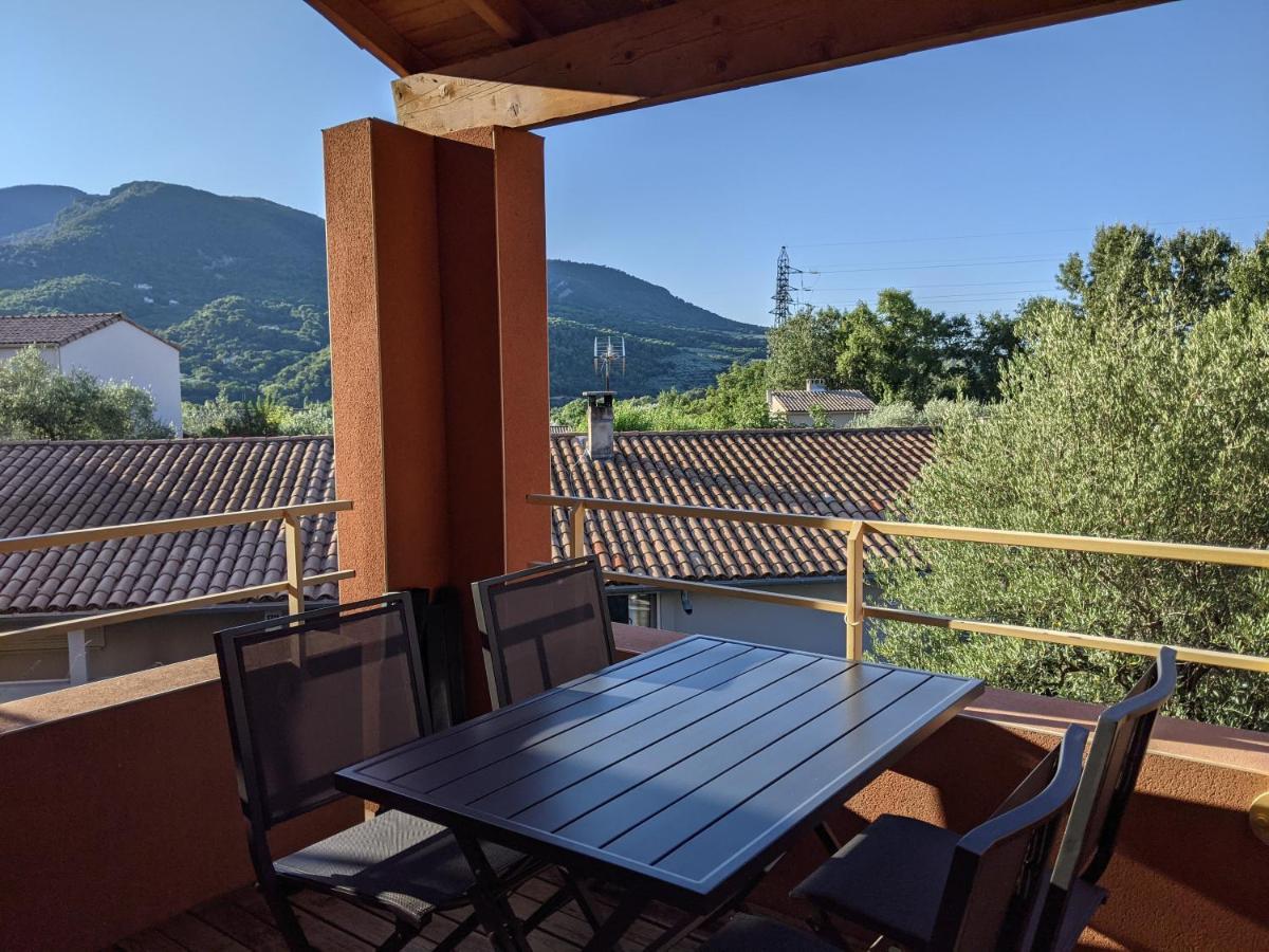 Maisonnette Dans Domaine Avec Piscine A Nyons, Pays Des Olives Kültér fotó