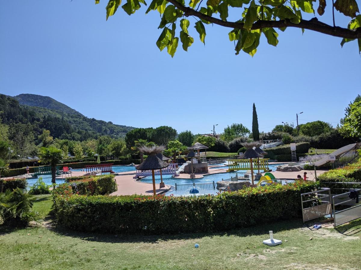 Maisonnette Dans Domaine Avec Piscine A Nyons, Pays Des Olives Kültér fotó